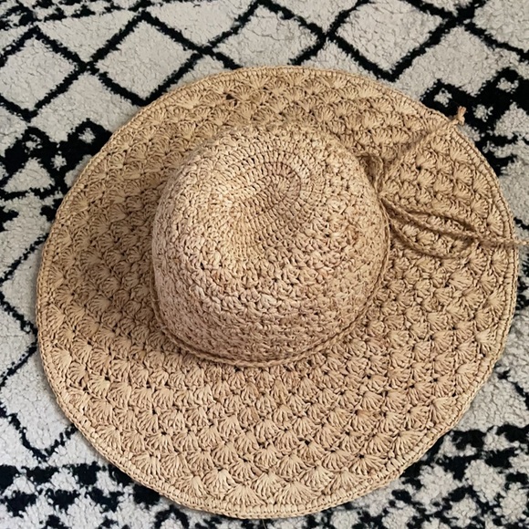 Accessories - Floppy Straw Hat